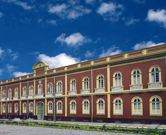 PINACOTECA DO ESTADO DO AMAZONAS - Possui mais de 10 mil peças de artistas brasileiros dos séculos 19 e 20. Está localizada em uma ala do Palacete Provincial, em Manaus.