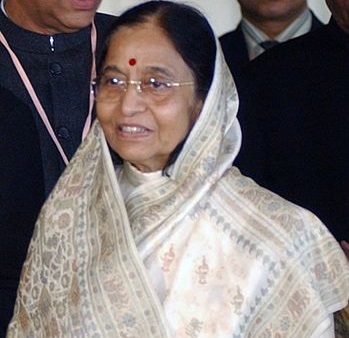 A política indiana Pratibha Patil foi a primeira mulher a se tornar presidenta do seu país, cargo que ocupou entre 2007 e 2012. Antes disso, ela já tinha sido governadora do Rajastão, um dos estados mais importantes da Índia.