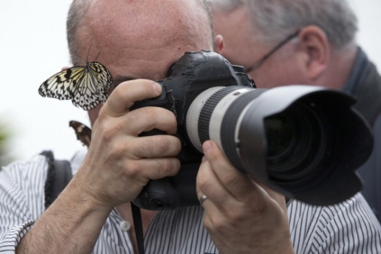 Com a popularização das câmeras portáteis, este profissional viu a retração do mercado de trabalho. Quando empregado, sobre com sobrecarga de demandas. (Imagem: Getty Images) Com a popularização das câmeras portáteis, este profissional viu a retração do mercado de trabalho. Quando empregado, sobre com sobrecarga de demandas. (Imagem: Getty Images)