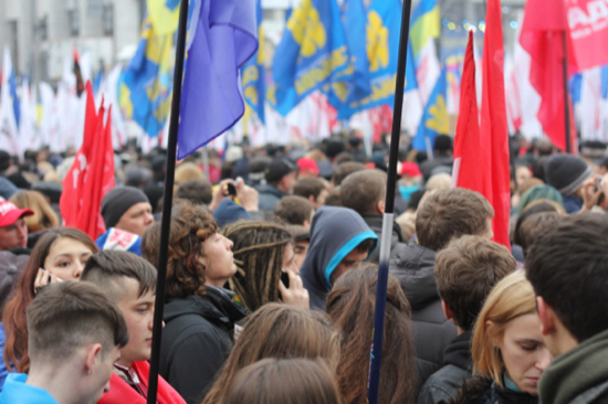 Em novembro de 2013, a população saiu às ruas de Kiev, a capital da Ucrânia, para pressionar o então presidente Viktor Yanukovich a fechar um acordo comercial com a União Europeia e não com a Rússia. (Foto: Wikimedia Commons)