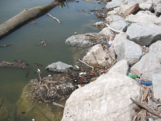 A poluição das águas, solo e ar. Preservação do meio ambiente. A poluição das águas, solo e ar. Preservação do meio ambiente.