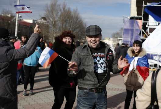 O governo da Crimeia realizou, no dia 17 de março, um referendo para consultar a população sobre a adesão à Federação Russa. O resultado apontou que 96,8% dos votantes gostaria de se separar da Ucrânia e se integrar ao país vizinho. (Foto: Getty Images)