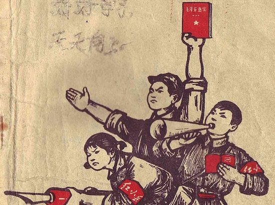 O próximo grande passo de Mao foi a Revolução Cultural. O líder se uniu aos jovens revolucionários para enfrentar as ideias burguesas que teriam tomado conta do partido. Com o pretexto de manter vivo o espírito revolucionário, Mao perseguiu todos os opositores ao regime, levando milhares deles à morte. (Foto: Wikimedia Commons)