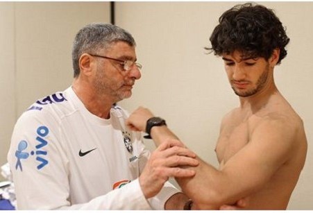 Numa Copa do Mundo, o médico da seleção pode ser tão importante quando o artilheiro da equipe. José Luiz Runco (foto) é o melhor exemplo: é chefe da equipe médica da seleção desde 1998. (Foto: Ricardo Stuckert / CBF)