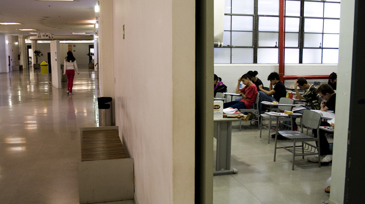 Unicentro encerra inscrições para vestibular de primavera 2012