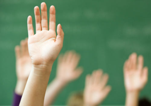 sala-maos-levantadas-pergunta.jpg