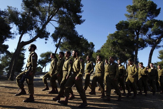 SERVIÇO MILITAR E DE DEFESA - Em quinto lugar, essas carreiras oferecem salário médio de R$7.695,84, taxa de ocupação de 90,63%, taxa de cobertura previdenciária de 97,13% e jornada de trabalho de 41,91 horas semanais. SERVIÇO MILITAR E DE DEFESA - Em quinto lugar, essas carreiras oferecem salário médio de R$7.695,84, taxa de ocupação de 90,63%, taxa de cobertura previdenciária de 97,13% e jornada de trabalho de 41,91 horas semanais.
