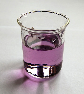 Sistemas de solução aquosa, solubilidade, concentração das soluções e as propriedades coligativas. Sistemas de solução aquosa, solubilidade, concentração das soluções e as propriedades coligativas.