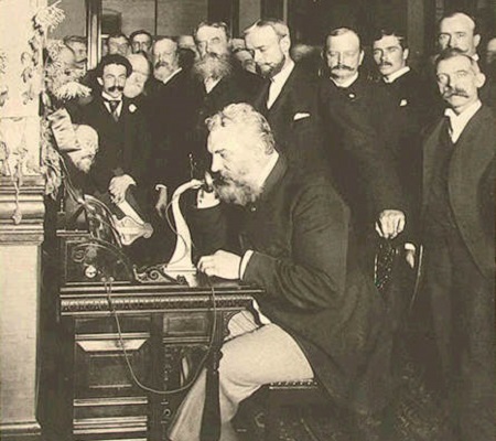 Em 1867, foi instalado o primeiro cabo telegráfico ligando a Grã-Bretanha aos Estados Unidos. O telefone veio nove anos mais tarde, produto do inventor americano Alexander Graham Bell. (Foto: Wikimedia Commons) Em 1867, foi instalado o primeiro cabo telegráfico ligando a Grã-Bretanha aos Estados Unidos. O telefone veio nove anos mais tarde, produto do inventor americano Alexander Graham Bell. (Foto: Wikimedia Commons)