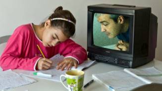Dificuldade com matemática pode ser resultado de excesso de TV na infância, diz estudo