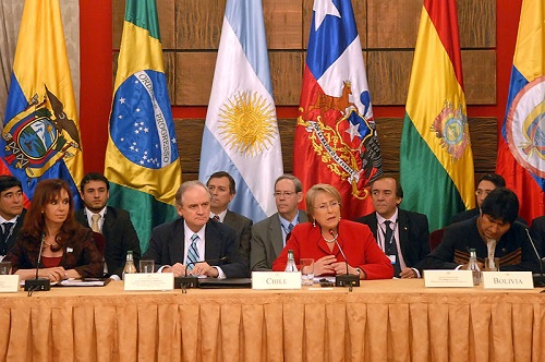 A Unasul tem como membros doze países da América do Sul, entre eles o Brasil. O tratado que criou a organização foi aprovado em 2008, durante uma reunião em Brasília. Na ocasião foi definido que a sede do bloco será em Quito, no Equador. (Foto: Wikimedia Commons)
