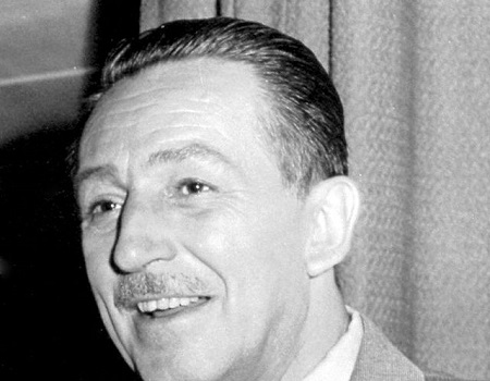 Quando estiver num cinema, agradeça ao Walt Disney. O áudio limpo das salas de cinema é obra dele, que estava insatisfeito com a qualidade do som existente. Por isso, Disney usou nove gravadores independentes para gravar as partes da trilha sonora de Fantasia. Nascia o som Surround. (Foto: Wikimedia Commons)