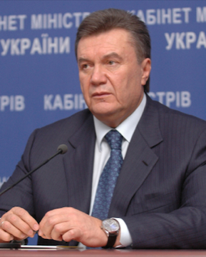 Yanukovich é de etnia russa, assim como grande parte da população do leste da Ucrânia. Ele acabou escolhendo fechar o acordo com Moscou, que prometeu um empréstimo bilionário e descontos no preço do gás exportado para o país. (Foto: Wikimedia Commons)