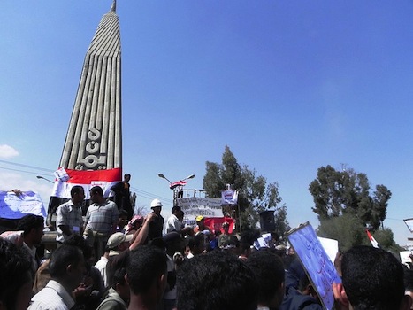 A revolução que derrubou o presidente Ali Abdullah Saleh do poder no Iémen aconteceu depois da revolta na Tunísia e ao mesmo tempo que os protestos no Egito. Abdullah Saleh transferiu o poder para o vice-presidente do país após 33 anos de governo.