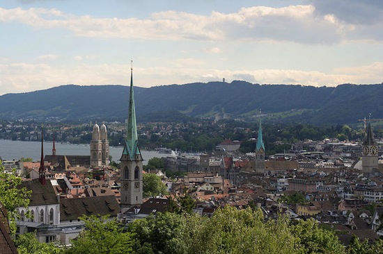 ZURIQUE - A maior cidade da Suíça está em nono lugar na lista de melhores cidades para estudar. A Univerisade de Zurique possui mais de 24 mil estudantes e foi fundada em 1833.<br><br>Pontuação total: 65,8 pontos