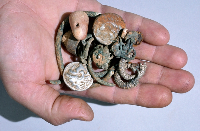 Exploradores encontram em caverna de Israel tesouros da época de Alexandre, o Grande