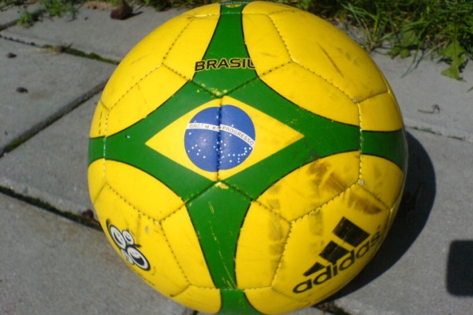 800px-brasil_ball_2006