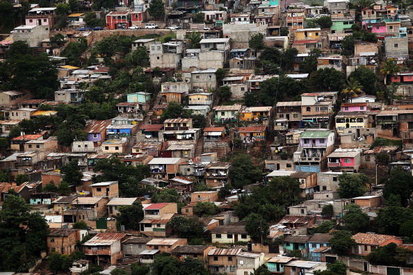 Novo tema de redação: a favela e a realidade urbana