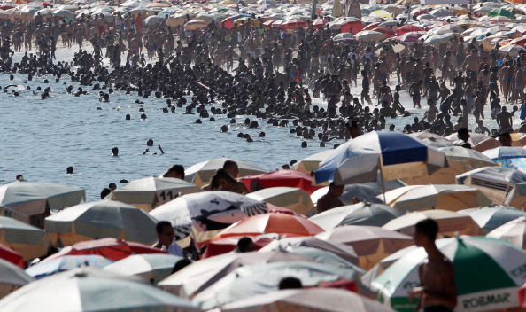 Residents Crowd Beaches During Rio De Janeiro Heat Wave