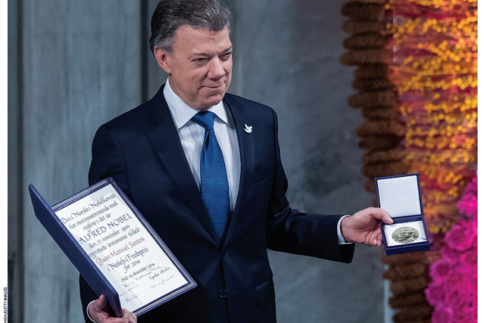 RECOMPENSA O presidente da Colômbia, Juan Manuel Santos, recebe o Nobel da Paz na Noruega, em dezembro de 2016