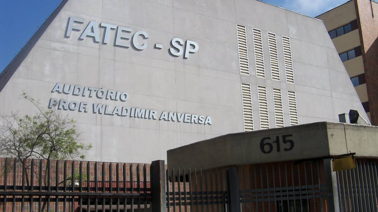 Fachada do prédio da Fatec