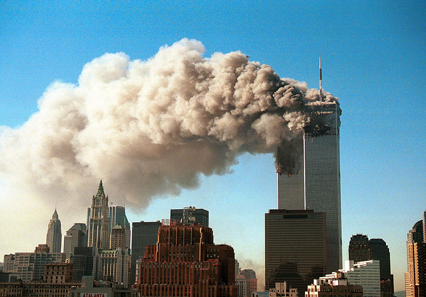 World Trade Center em chamas após ataques terroristas da Al-Qaeda