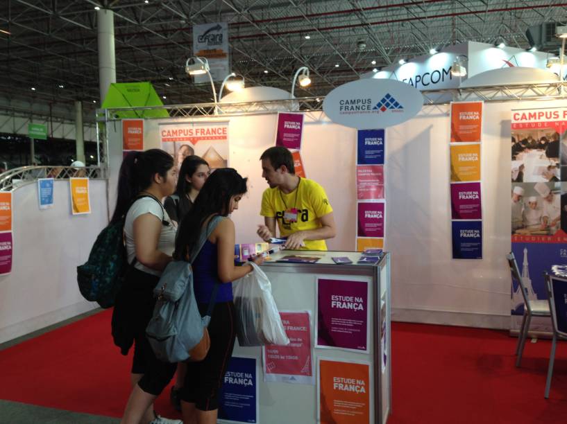 A Feira Guia do Estudante 2017 rolou entre os dias 14 e 16 de setembro no Anhembi, em São Paulo. Os visitantes puderam conferir palestras, simulados, jogos, testes vocacionais, dicas de estudo, orientação vocacional, informações de cursos no exterior, dicas de financiamento estudantil, oficinas profissionais e muito mais. A Feira Guia do Estudante 2017 rolou entre os dias 14 e 16 de setembro no Anhembi, em São Paulo. Os visitantes puderam conferir palestras, simulados, jogos, testes vocacionais, dicas de estudo, orientação vocacional, informações de cursos no exterior, dicas de financiamento estudantil, oficinas profissionais e muito mais.