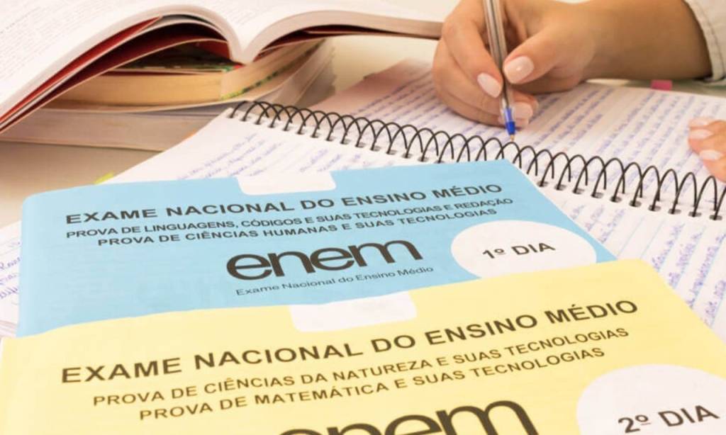 Cursinhos analisam a prova do primeiro dia do Enem 2021