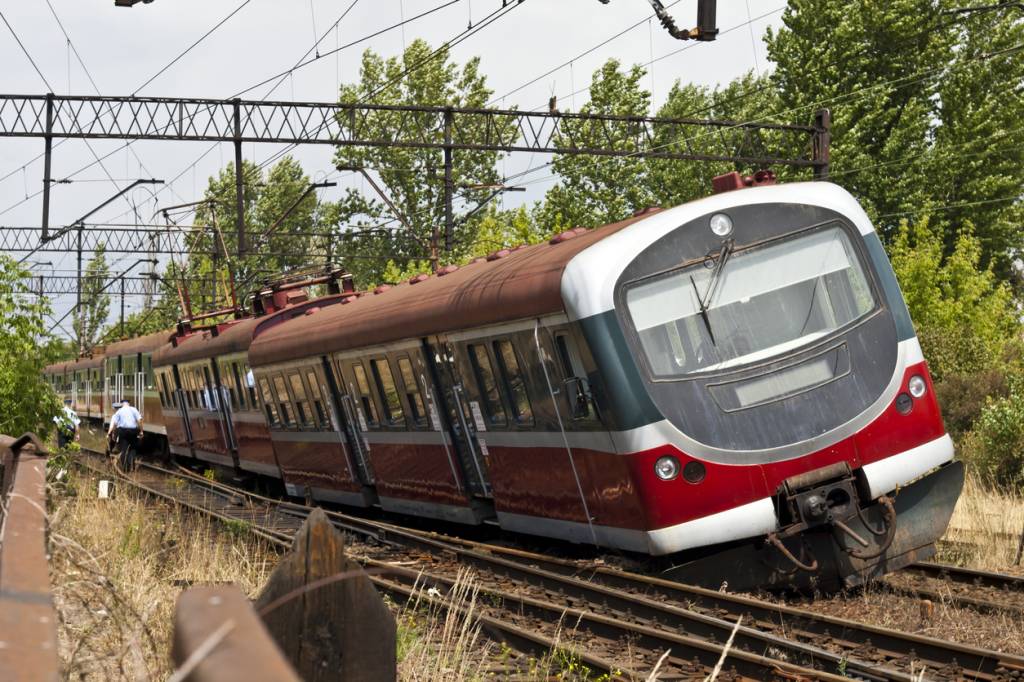 O trem da economia “descarrilou” ou “descarrilhou”?