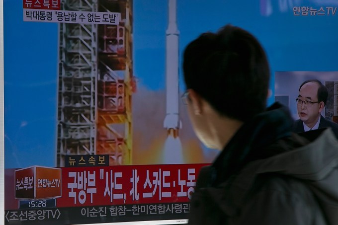 Televisão sul coreana reage a lançamento de foguete da Coreia do Norte