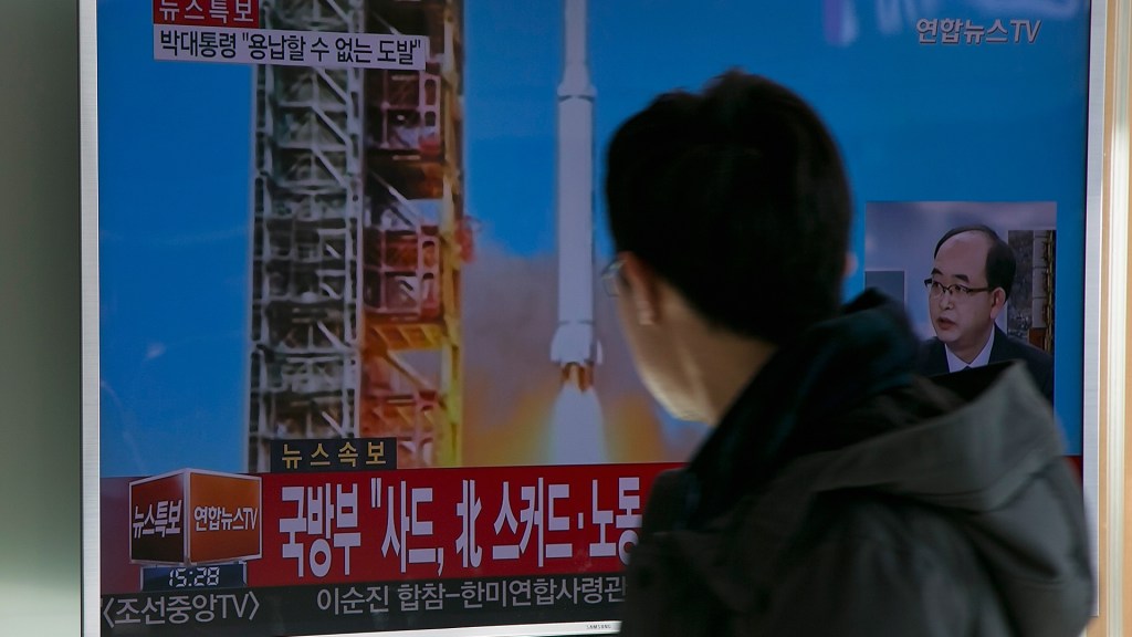 Televisão sul coreana reage a lançamento de foguete da Coreia do Norte