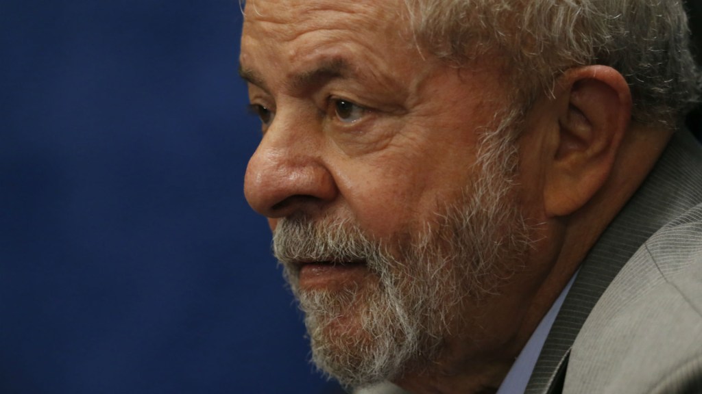 Lula pede que jovens se inscrevam no Enem para reverter queda recente