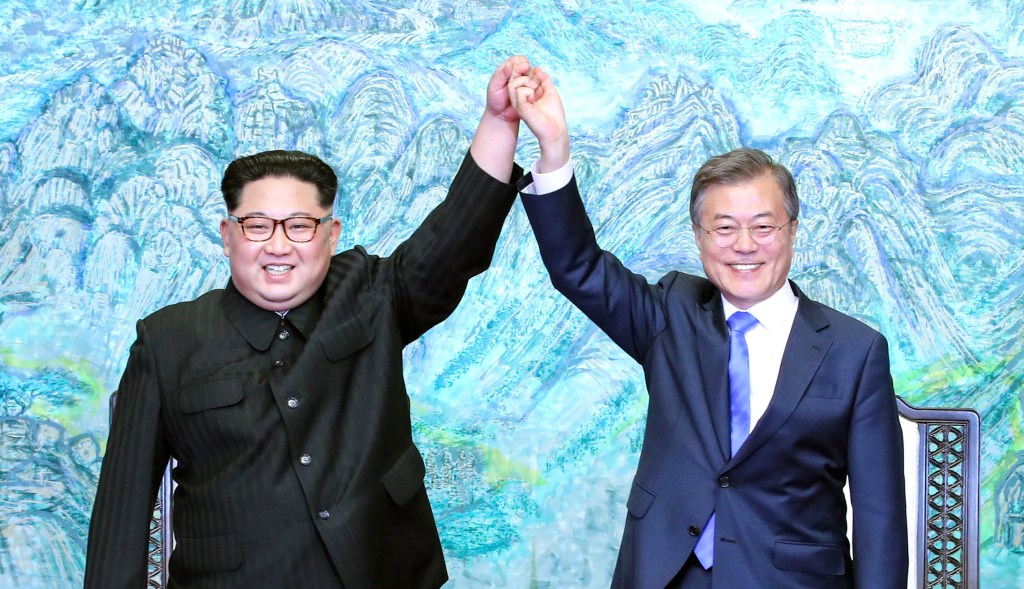 Coreias concordam em buscar “completa desnuclearização”; veja notícias
