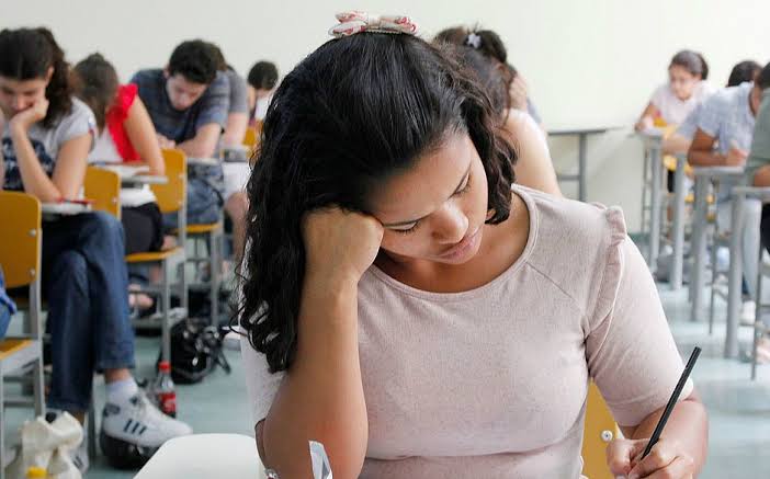 Primeiro dia do Enem teve prova de Linguagens exigente e ...