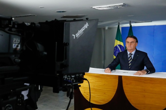 Contra fala de Bolsonaro, estados anunciam que vão manter aulas suspensas