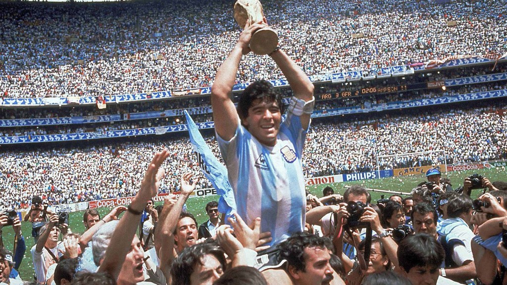 Maradona morre aos 60 anos; relembre trajetória do ídolo argentino