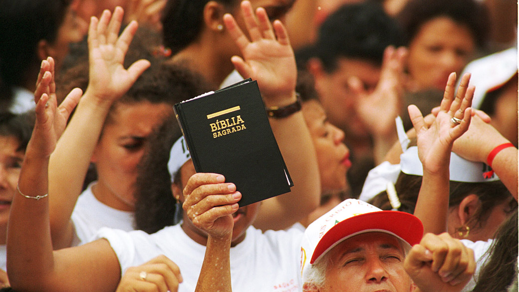 Teólogo explica expansão das religiões evangélicas no Brasil | Guia do Estudante