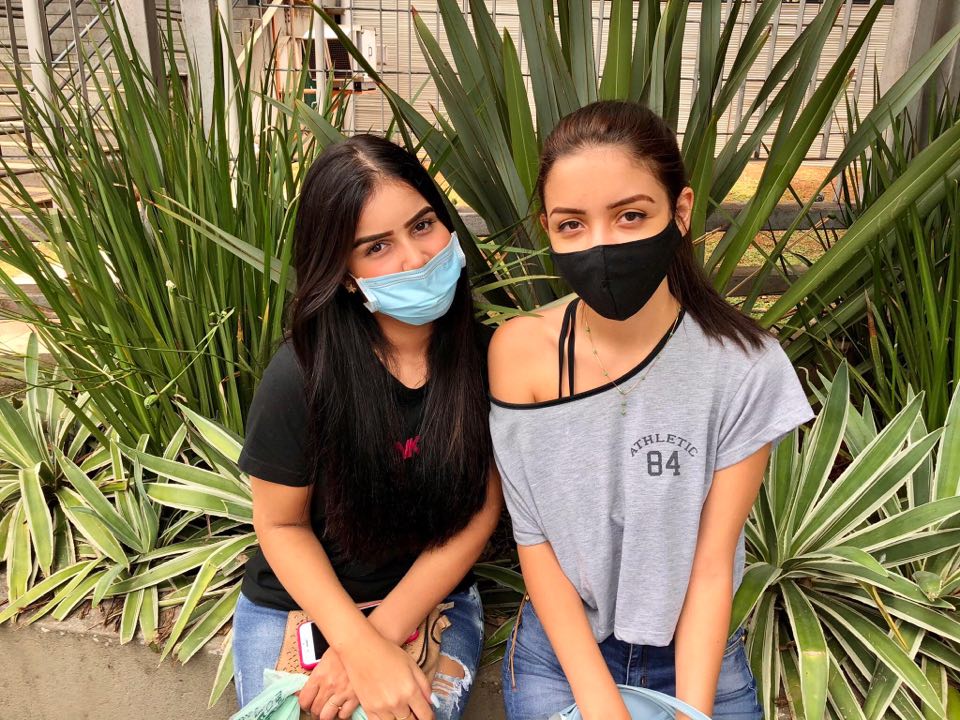 Estudante enfrentam a Fuvest de máscaras
