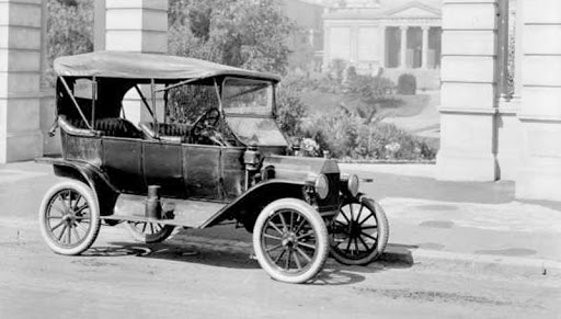 O Ford Modelo T (Ford Bigode) foi produzido pela Ford nos Estados Unidos entre 1908 e 1927