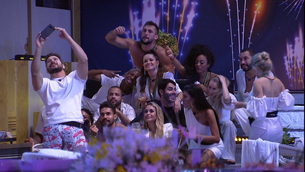 Participantes do bbb21 fazem selfie