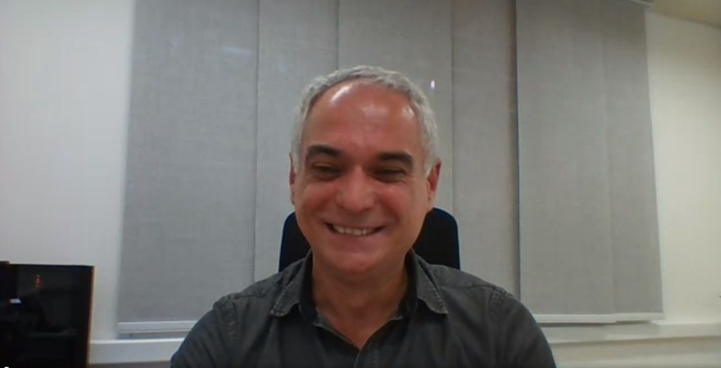 José Alves, diretor da Comvest em entrevista coletiva.