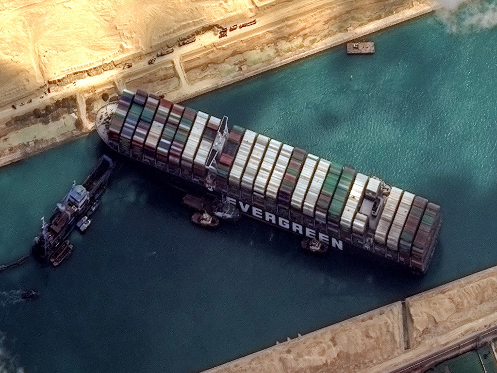 Entenda a importância do Canal de Suez e como ele pode aparecer nas provas