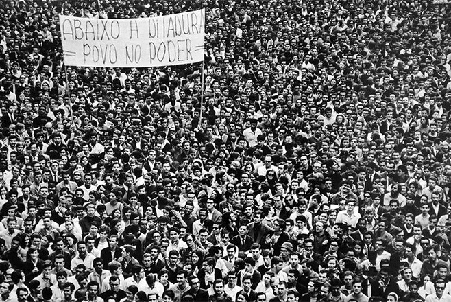 Qual o papel dos militares na política – de 1964 até o governo Bolsonaro