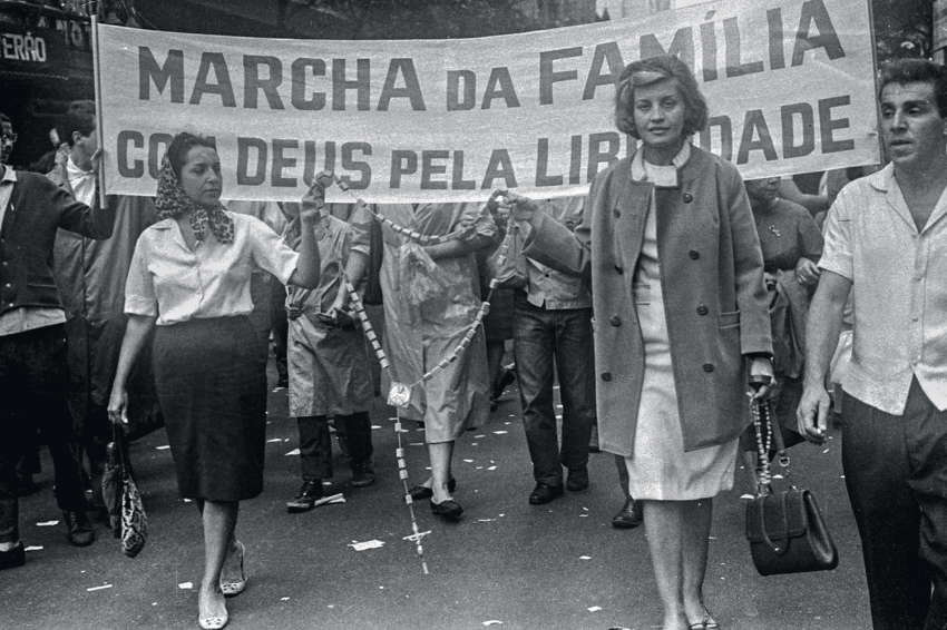 Marcha da Família com Deus pela liberdade é um marco de ação da Igreja Católica que influenciou o golpe de 1964 Mulheres católicas na marcha de 1964
