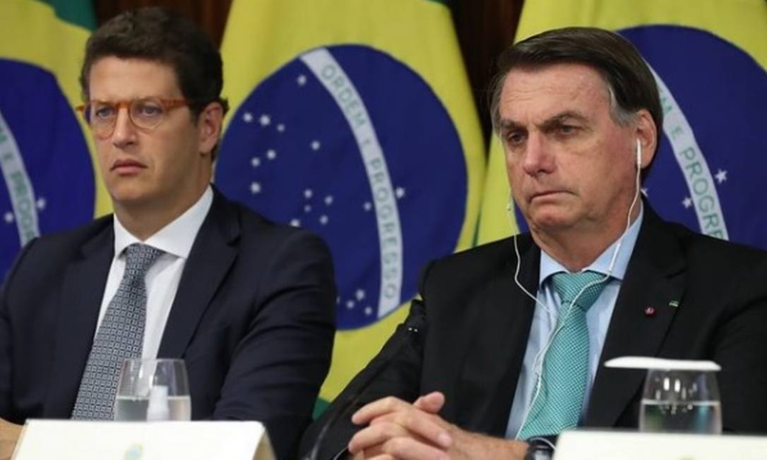 O ministro do Meio Ambiente, Ricardo Salles, ao lado de Jair Bolsonaro durante a Cúpula do Clima