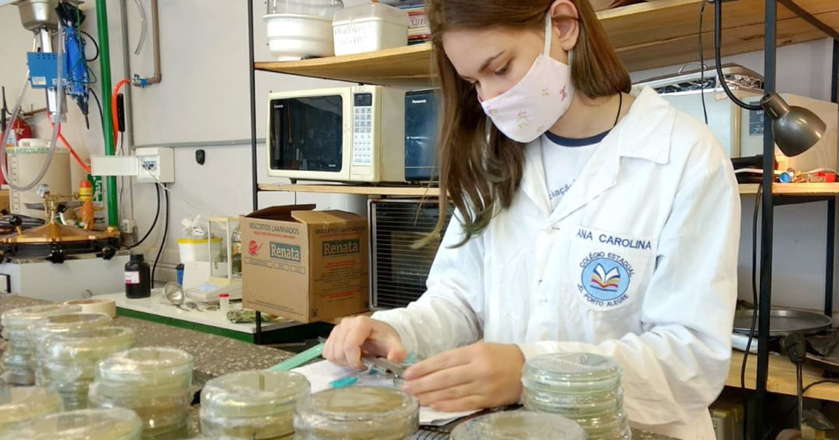 Ana Carolina Gonçalves Selva, de 17 anos, finalista da Regeneron ISEF 2021