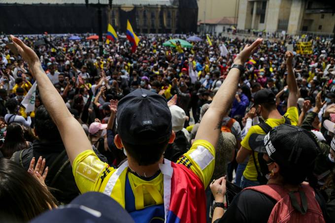 Após 13 dias de conflitos entre abril e maio de 2021, protestos na Colômbia motivadas por reforma tributária deixa 42 mortos.