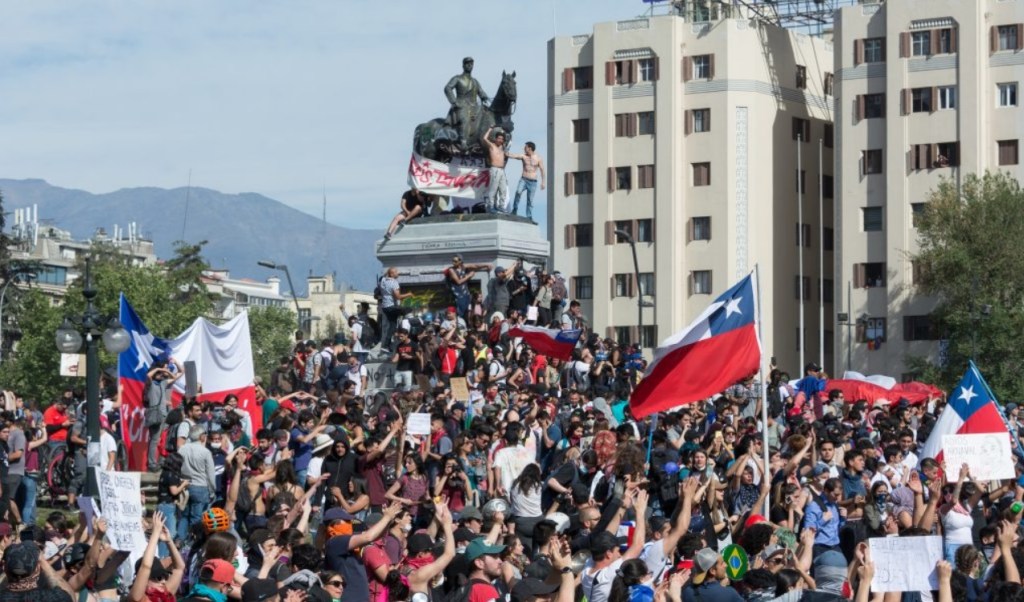 Por que o Chile tenta criar uma nova Constituição?