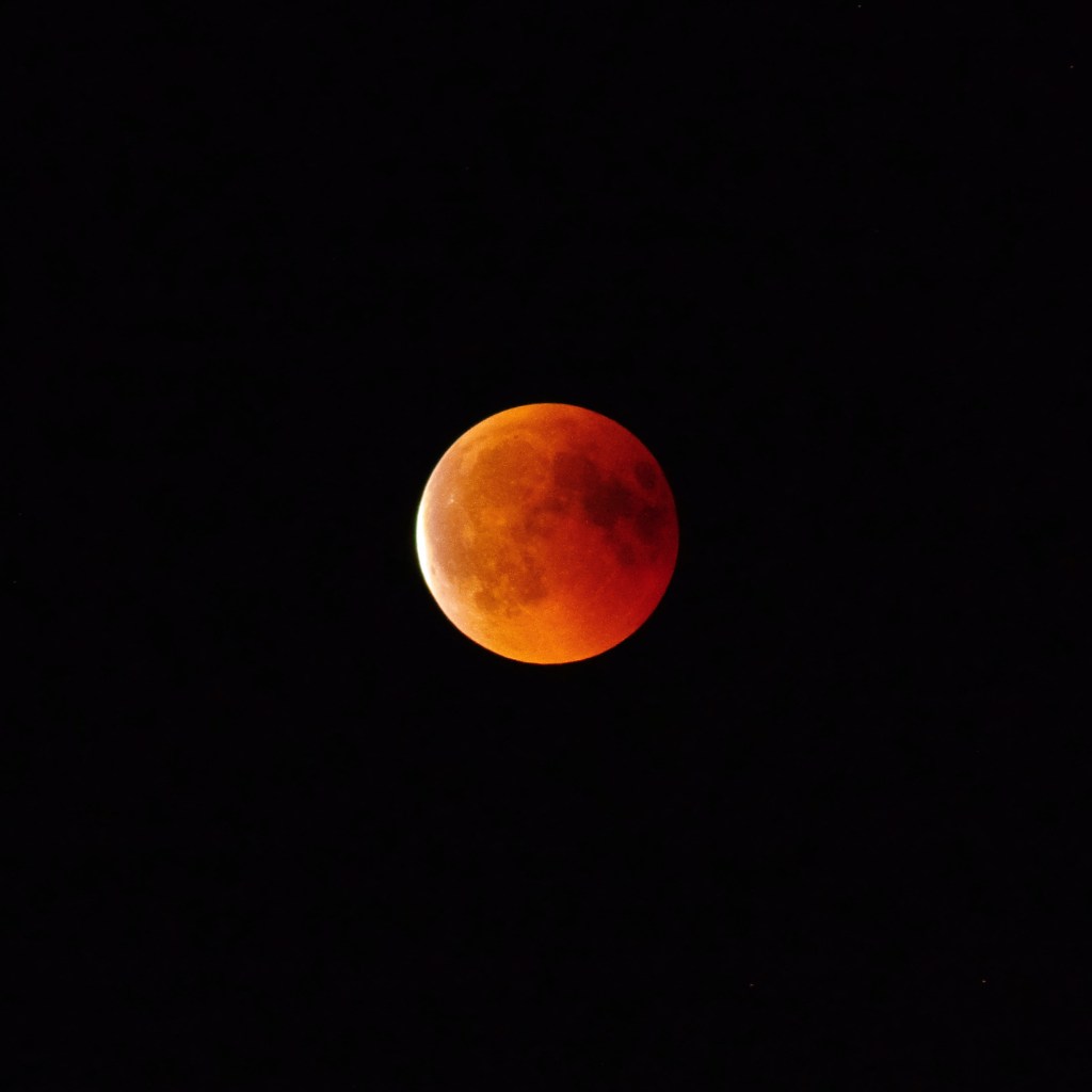 ‘Superlua’ e eclipse da ‘Lua de Sangue’: como acontecem os fenômenos