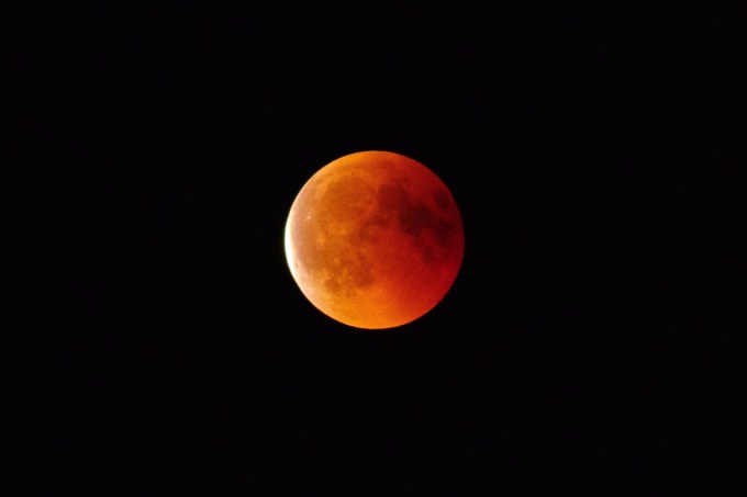 Superlua' e eclipse da 'Lua de Sangue': como acontecem os fenômenos | Guia  do Estudante